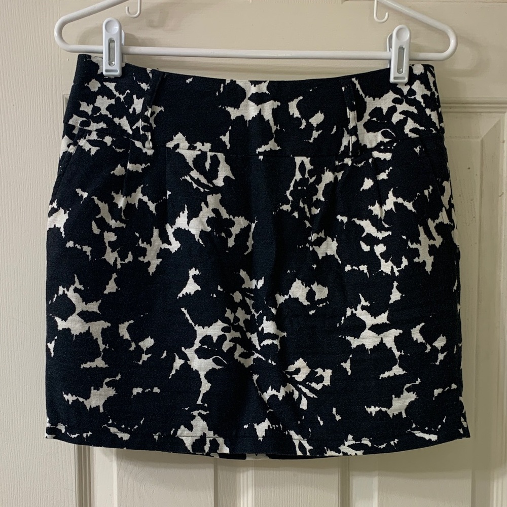 🌷3 for $25🌷Twenty One, US M, Black & White Abstract Print Linen Blend Mini Skirt